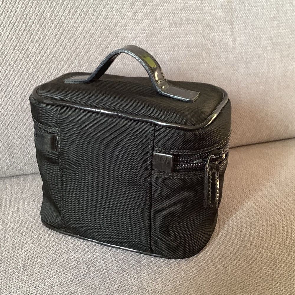 Super cute GUCCI vanity/cosmetic bag 💄🕶️🪒 - Picture 12 of 12